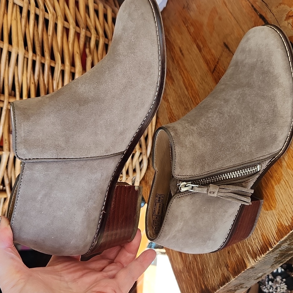 Vionic Suede Booties Serena sz 6.5 Taupe - Picture 5 of 13